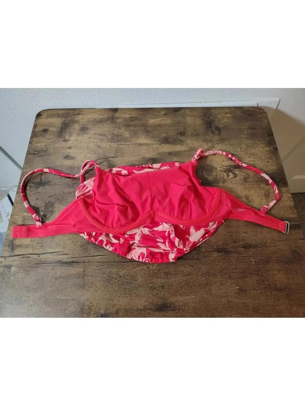 Athleta Tankini Bathing Suit Swim Top Size 32D/DD Floral Underwire Adjustabl Red